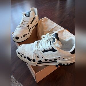 Louis Vuitton Black and white spots Trainer sneakers